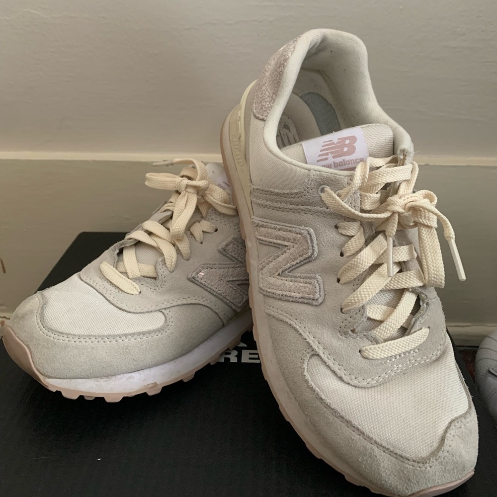 WOMENS NEW BALANCE 574 PASTEL SIZE 8.5 FAIR CONDITION